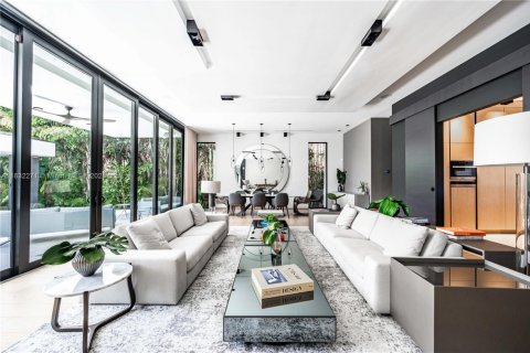 House in Miami Beach, Florida 6 bedrooms, 402.27 sq.m. № 1809109 - photo 11