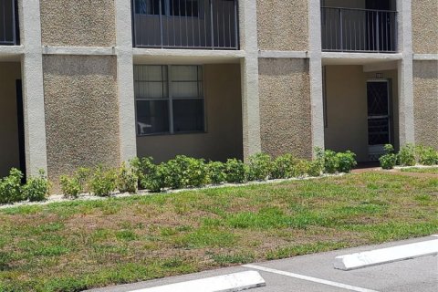 Condominio en alquiler en Lauderdale Lakes, Florida, 2 dormitorios, 89.19 m2 № 1208720 - foto 1