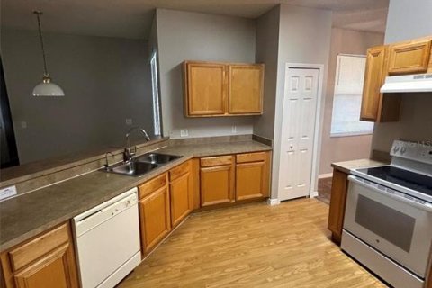House in Poinciana, Florida 3 bedrooms, 172.33 sq.m. № 2402726 - photo 7