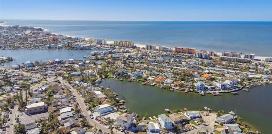 Land in Madeira Beach, Florida № 1419532
