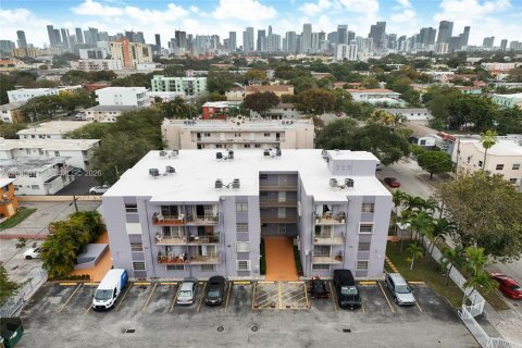 Condominio en Miami, Florida, 2 dormitorios  № 2025239