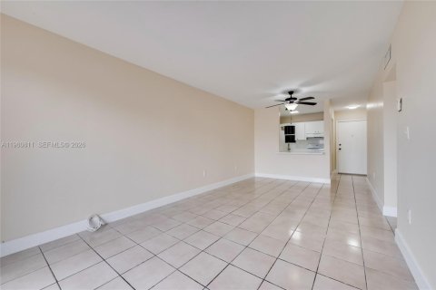 Condominio en alquiler en Miami, Florida, 2 dormitorios, 64.75 m2 № 2025239 - foto 14