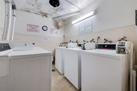 Condominio en alquiler en Miami, Florida, 2 dormitorios, 64.75 m2 № 2025239 - foto 18