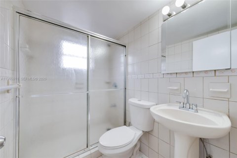 Condominio en alquiler en Miami, Florida, 2 dormitorios, 64.75 m2 № 2025239 - foto 7