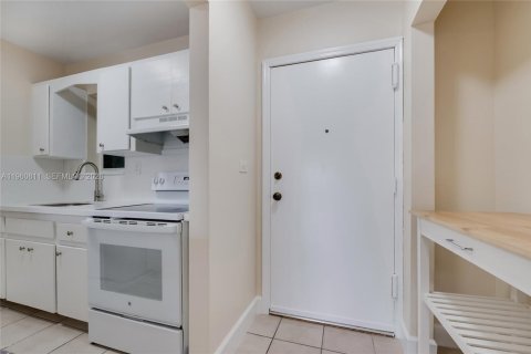 Condominio en alquiler en Miami, Florida, 2 dormitorios, 64.75 m2 № 2025239 - foto 11
