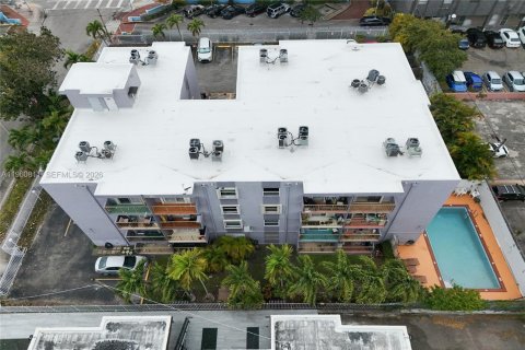 Condominio en alquiler en Miami, Florida, 2 dormitorios, 64.75 m2 № 2025239 - foto 4