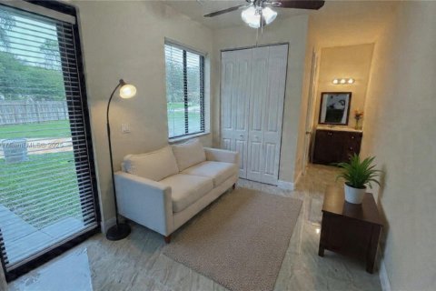 Снять в аренду виллу или дом в Мирамар, Флорида 7 спален, 323.39м2, № 2013393 - фото 10