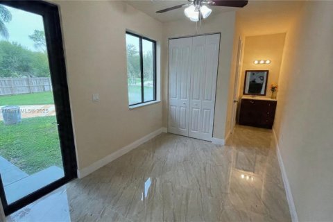 Снять в аренду виллу или дом в Мирамар, Флорида 7 спален, 323.39м2, № 2013393 - фото 9