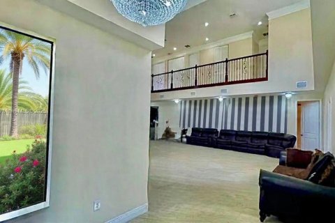 Снять в аренду виллу или дом в Мирамар, Флорида 7 спален, 323.39м2, № 2013393 - фото 6