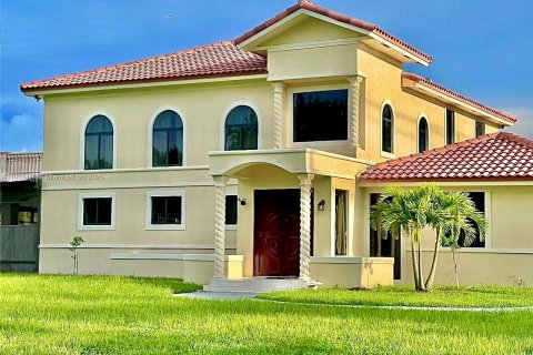 Дом в Мирамар, Флорида 7 спален, 323.39м2 № 2013393