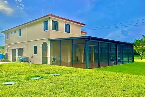 Снять в аренду виллу или дом в Мирамар, Флорида 7 спален, 323.39м2, № 2013393 - фото 4