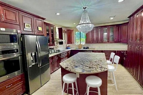 Снять в аренду виллу или дом в Мирамар, Флорида 7 спален, 323.39м2, № 2013393 - фото 18