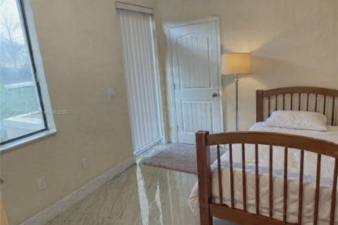 Снять в аренду виллу или дом в Мирамар, Флорида 7 спален, 323.39м2, № 2013393 - фото 13