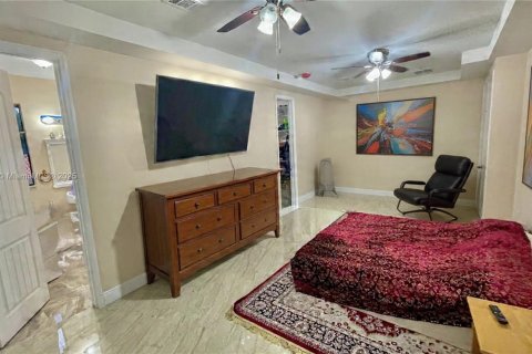 Снять в аренду виллу или дом в Мирамар, Флорида 7 спален, 323.39м2, № 2013393 - фото 25