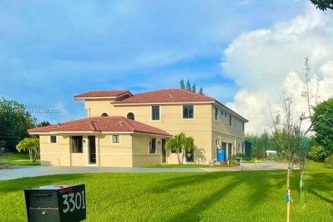 Снять в аренду виллу или дом в Мирамар, Флорида 7 спален, 323.39м2, № 2013393 - фото 2