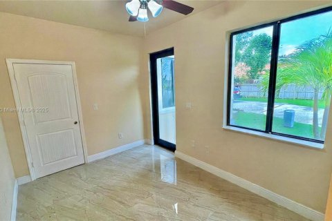 Снять в аренду виллу или дом в Мирамар, Флорида 7 спален, 323.39м2, № 2013393 - фото 30