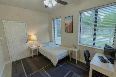 Снять в аренду виллу или дом в Мирамар, Флорида 7 спален, 323.39м2, № 2013393 - фото 11