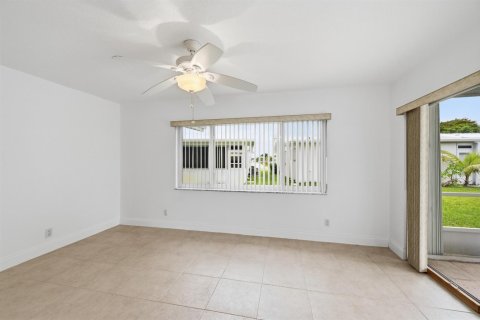 House in Boynton Beach, Florida 2 bedrooms, 119.66 sq.m. № 2251482 - photo 8