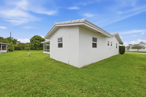 House in Boynton Beach, Florida 2 bedrooms, 119.66 sq.m. № 2251482 - photo 26