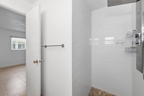 House in Boynton Beach, Florida 2 bedrooms, 119.66 sq.m. № 2251482 - photo 16