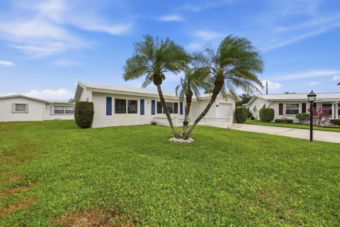House in Boynton Beach, Florida 2 bedrooms, 119.66 sq.m. № 2251482 - photo 2