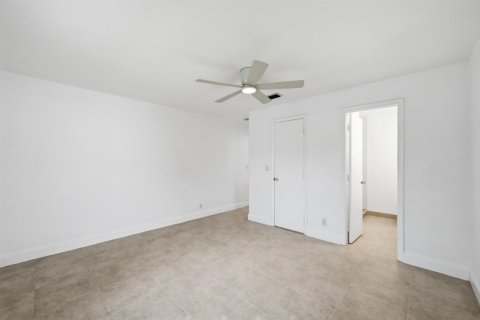 House in Boynton Beach, Florida 2 bedrooms, 119.66 sq.m. № 2251482 - photo 13