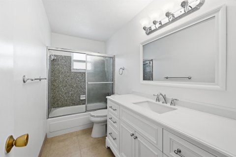 House in Boynton Beach, Florida 2 bedrooms, 119.66 sq.m. № 2251482 - photo 19