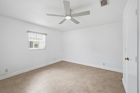 House in Boynton Beach, Florida 2 bedrooms, 119.66 sq.m. № 2251482 - photo 14