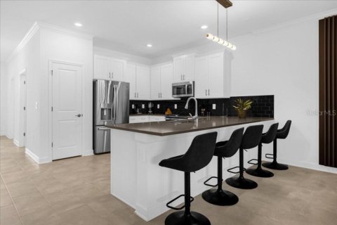 Villa ou maison à vendre à Kissimmee, Floride: 8 chambres, 371.05 m2 № 2211101 - photo 2