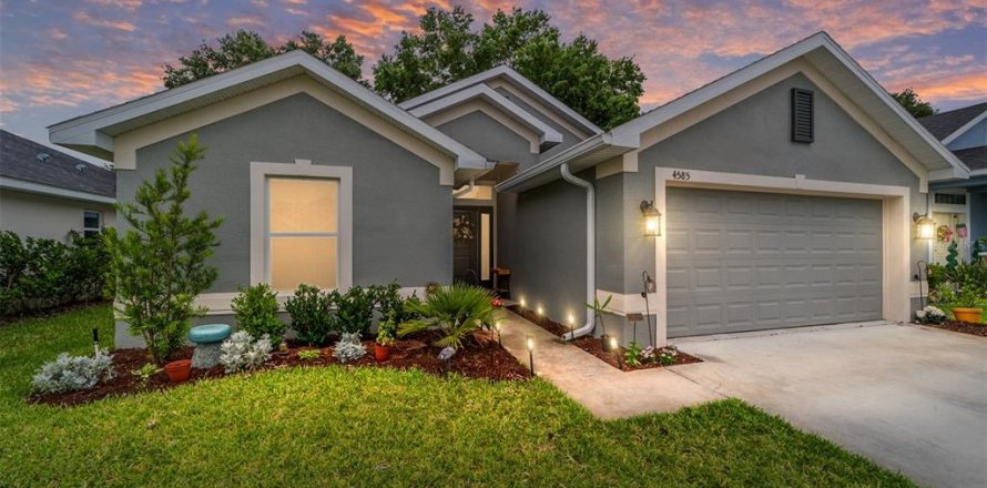 House in Ocala, Florida 4 bedrooms, 152.27 sq.m. № 2152189