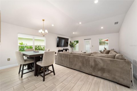 House in Ocala, Florida 4 bedrooms, 152.27 sq.m. № 2152189 - photo 17
