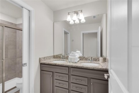 Casa en venta en Davenport, Florida, 6 dormitorios, 288.74 m2 № 2387440 - foto 28