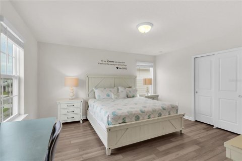 Casa en venta en Davenport, Florida, 6 dormitorios, 288.74 m2 № 2387440 - foto 27