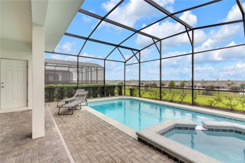 Casa en venta en Davenport, Florida, 6 dormitorios, 288.74 m2 № 2387440 - foto 2