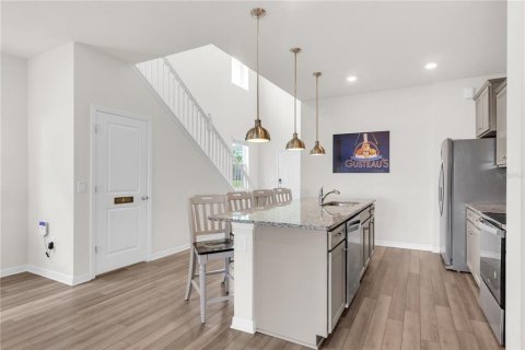Casa en venta en Davenport, Florida, 6 dormitorios, 288.74 m2 № 2387440 - foto 15