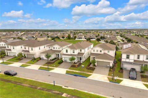 Casa en venta en Davenport, Florida, 6 dormitorios, 288.74 m2 № 2387440 - foto 8