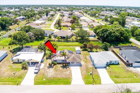 House in Port St. Lucie, Florida 4 bedrooms, 177.91 sq.m. № 2083511 - photo 4