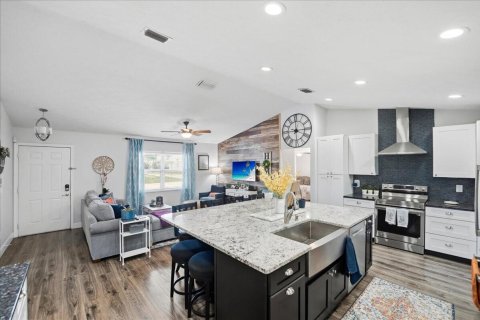 House in Port St. Lucie, Florida 4 bedrooms, 177.91 sq.m. № 2083511 - photo 11