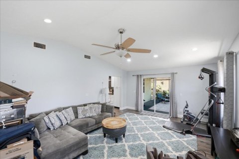 House in Port St. Lucie, Florida 4 bedrooms, 177.91 sq.m. № 2083511 - photo 18