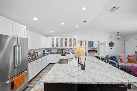 House in Port St. Lucie, Florida 4 bedrooms, 177.91 sq.m. № 2083511 - photo 13