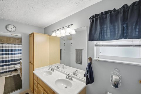 House in Port St. Lucie, Florida 4 bedrooms, 177.91 sq.m. № 2083511 - photo 23