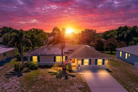 House in Port St. Lucie, Florida 4 bedrooms, 177.91 sq.m. № 2083511