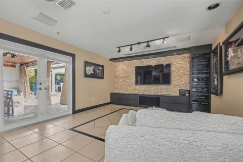 Villa ou maison à vendre à Miami, Floride: 4 chambres, 206.8 m2 № 2004921 - photo 8