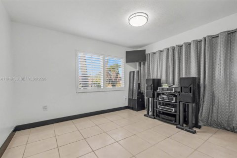 Villa ou maison à vendre à Miami, Floride: 4 chambres, 206.8 m2 № 2004921 - photo 14
