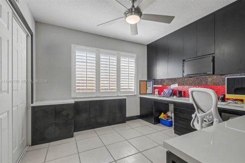 Villa ou maison à vendre à Miami, Floride: 4 chambres, 206.8 m2 № 2004921 - photo 16