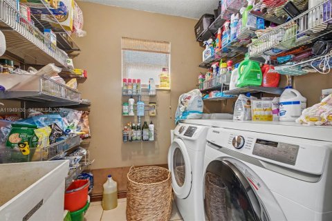 Villa ou maison à vendre à Miami, Floride: 4 chambres, 206.8 m2 № 2004921 - photo 17