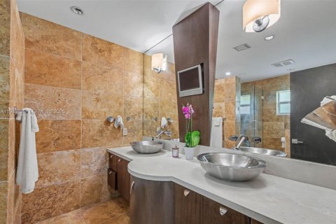 Villa ou maison à vendre à Miami, Floride: 4 chambres, 206.8 m2 № 2004921 - photo 11