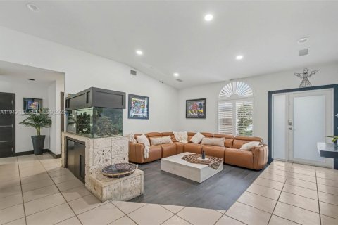 Villa ou maison à vendre à Miami, Floride: 4 chambres, 206.8 m2 № 2004921 - photo 4