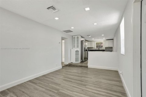 Casa en venta en Oakland Park, Florida, 3 dormitorios, 129.97 m2 № 2034243 - foto 7