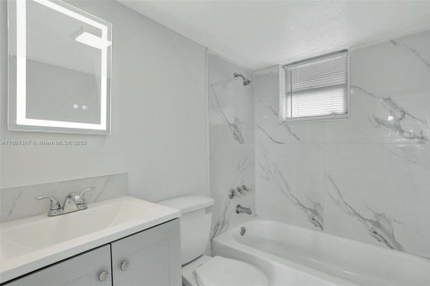 Casa en venta en Oakland Park, Florida, 3 dormitorios, 129.97 m2 № 2034243 - foto 10